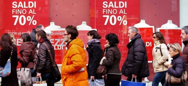 Saldi invernali, l'avvio è un vero flop: negozianti delusi