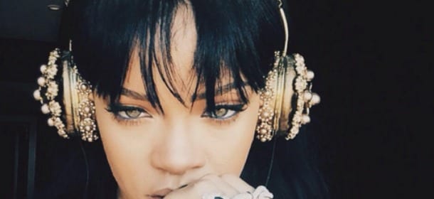 Rihanna, Anti il suo nuovo album è pronto. L'annuncio su Twitter con cuffie in oro da 8.000 euro