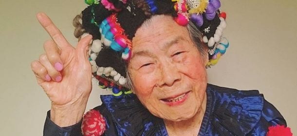 Nonna Emiko, modella su Instagram a 93 anni per la nipote stilista