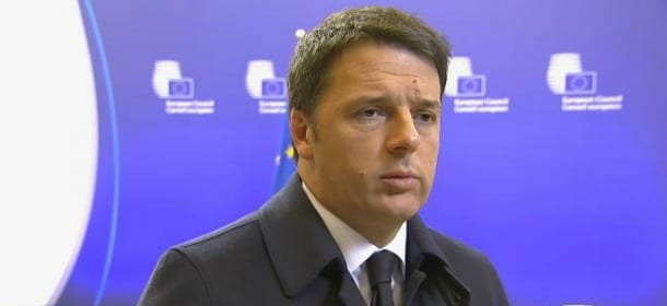 Renzi al Consiglio Europeo: "Basta con le prese in giro. Accettare i migranti o stop ai fondi Ue"