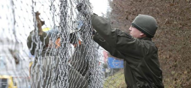 Austria, barriera contro i migranti inevitabile: la colpa è di Roma