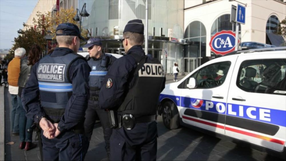 Ancora sangue versato dall'ISIS: uccisi due poliziotti in Francia