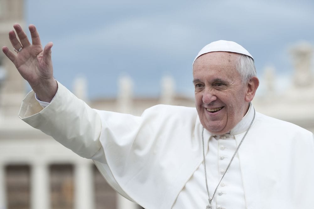 Papa Francesco: “La Chiesa deve chiedere scusa ai gay”