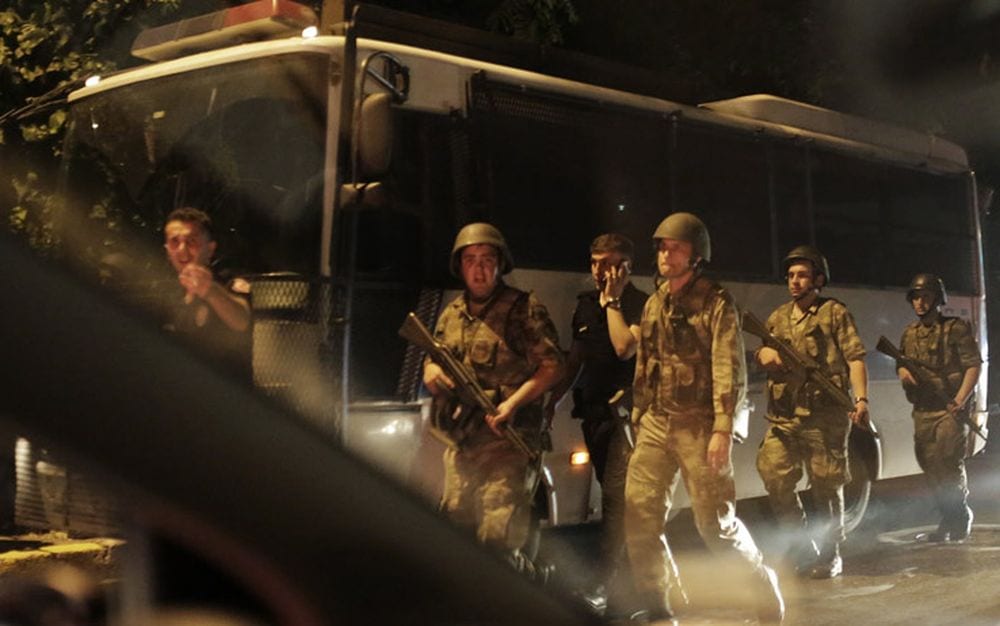 Colpo di Stato in Turchia per rovesciare Erdogan: Ankara ed Istanbul sotto attacco
