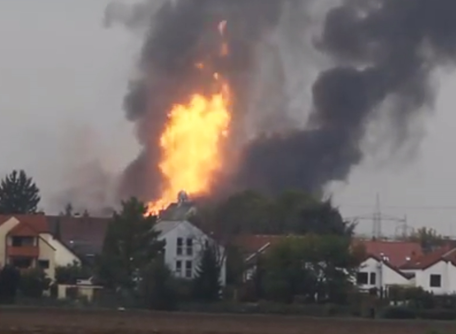 Germania, esplosioni negli impianti chimici Basf: due morti, feriti e dispersi