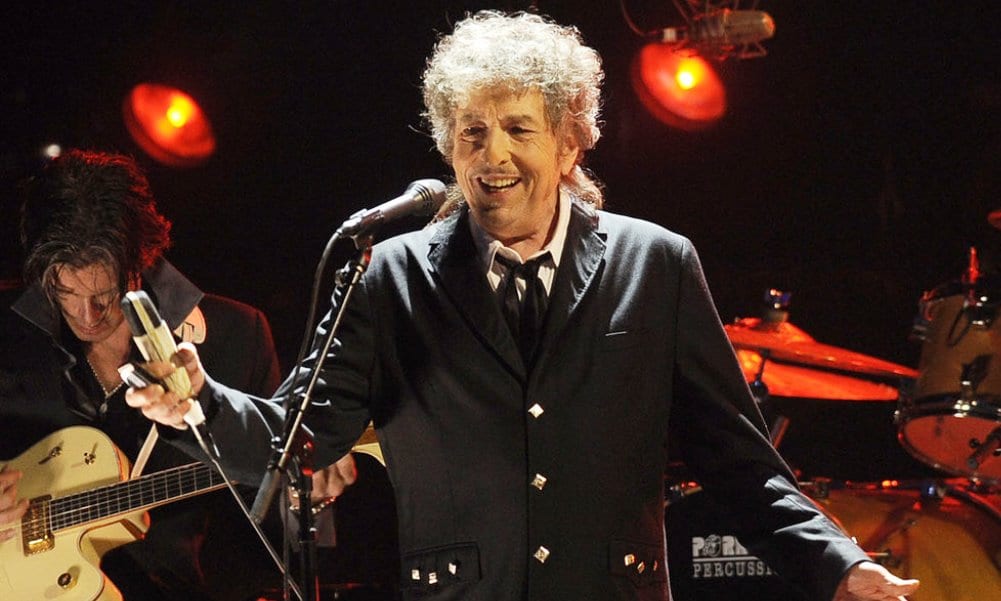 Bob Dylan se ne infischia del Nobel? E a Stoccolma perdono la calma