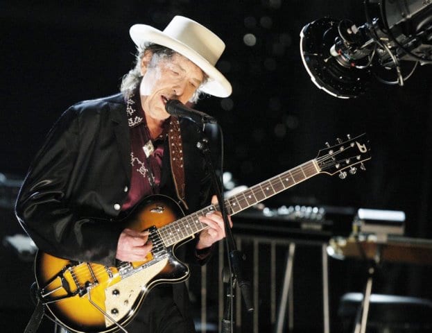 Nobel a Bob Dylan, Patti Smith canterà per lui in Svezia... e il menestrello ringrazia
