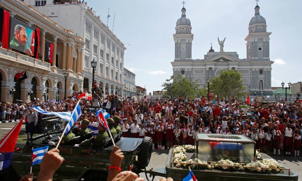I funerali di Fidel Castro: decine di migliaia gli rendono omaggio a Santiago de Cuba <p data-wpview-marker=