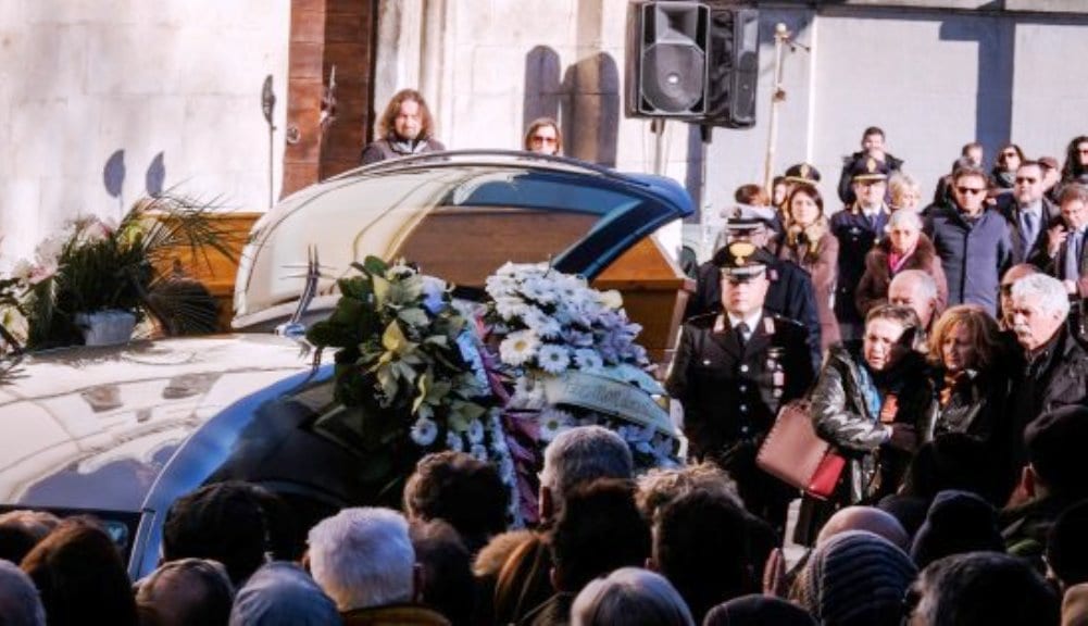 Sulmona, la città col Capo dello Stato si stringe a Fabrizia per l'ultimo addio