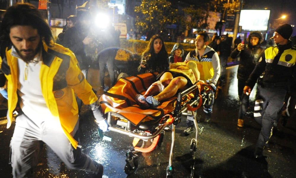 Istanbul, strage di Capodanno in discoteca: 39 morti e decine di feriti