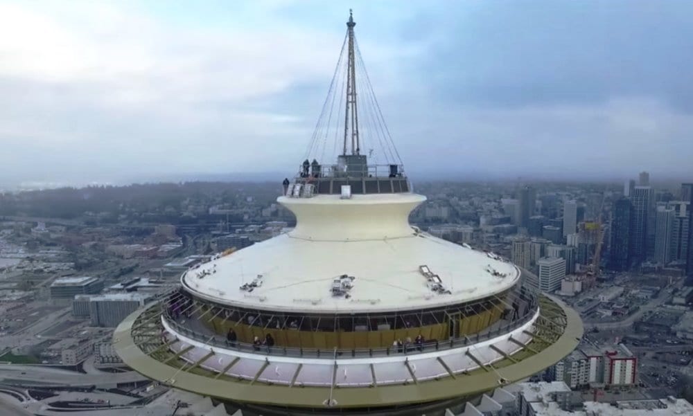 Usa, lo schianto di un drone contro lo Space Needle a Seattle [VIDEO]