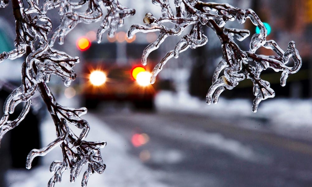 Neve, ghiaccio e "gelicidio": l'Italia al freddo. Attenzione a strade e autostrade