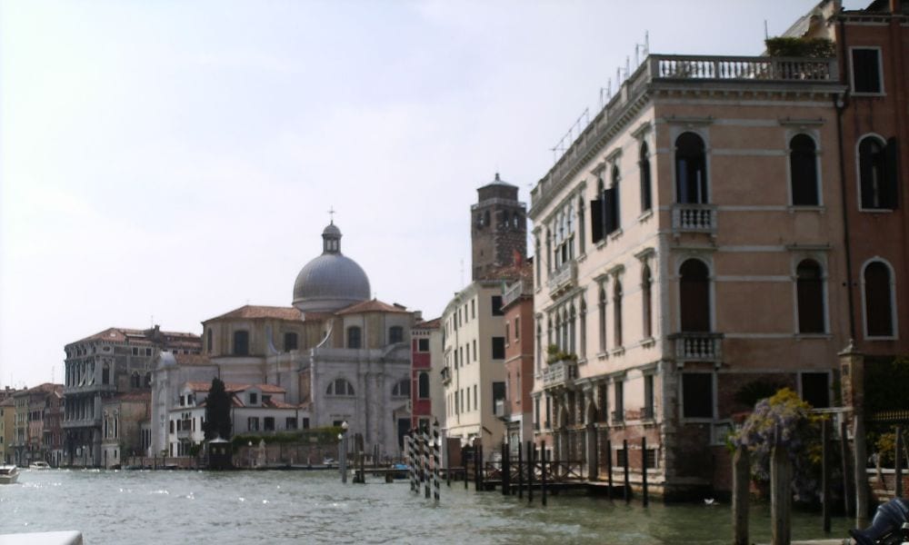 Profugo affoga a Venezia di fronte all'indifferenza della gente [VIDEO]