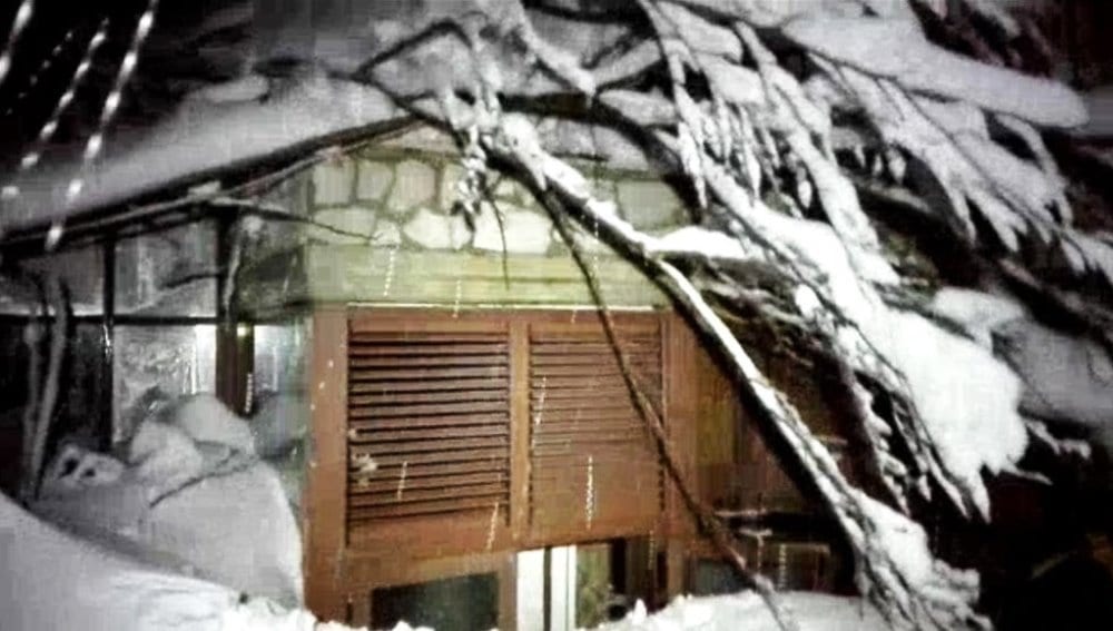 Terremoto, hotel spa in Abruzzo travolto da valanga di neve: "Ci sono molti morti" [VIDEO]