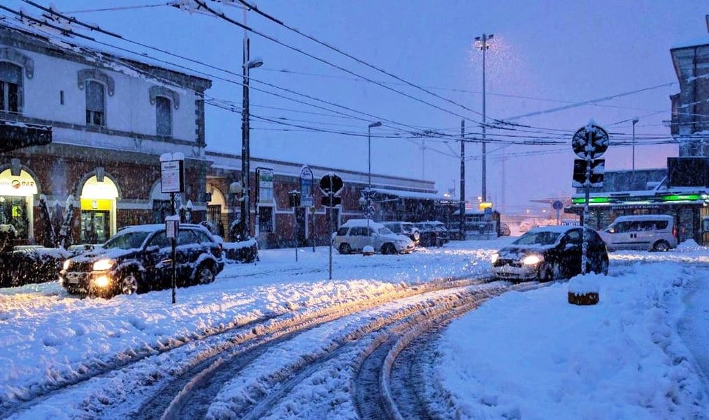 Neve, vento e freddo polare: Italia in ginocchio. Un morto in Puglia, Abruzzo senza luce