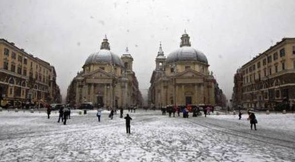 Un'immagine di Roma con la neve, il fenomeno potrebbe ripetersi in questi giorni