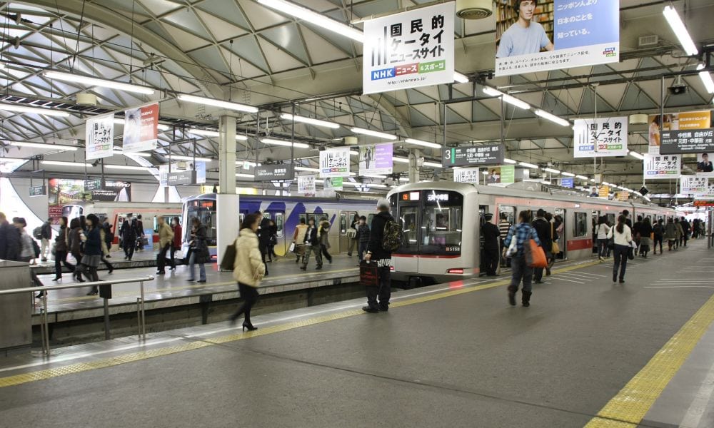 Il miracolo di Tokyo: 3 ore e mezza per trasformare una stazione dei treni in metropolitana [VIDEO]