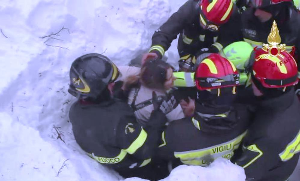 Hotel Rigopiano: persone vive sotto la valanga, anche bambini. Almeno 10 i sopravvissuti