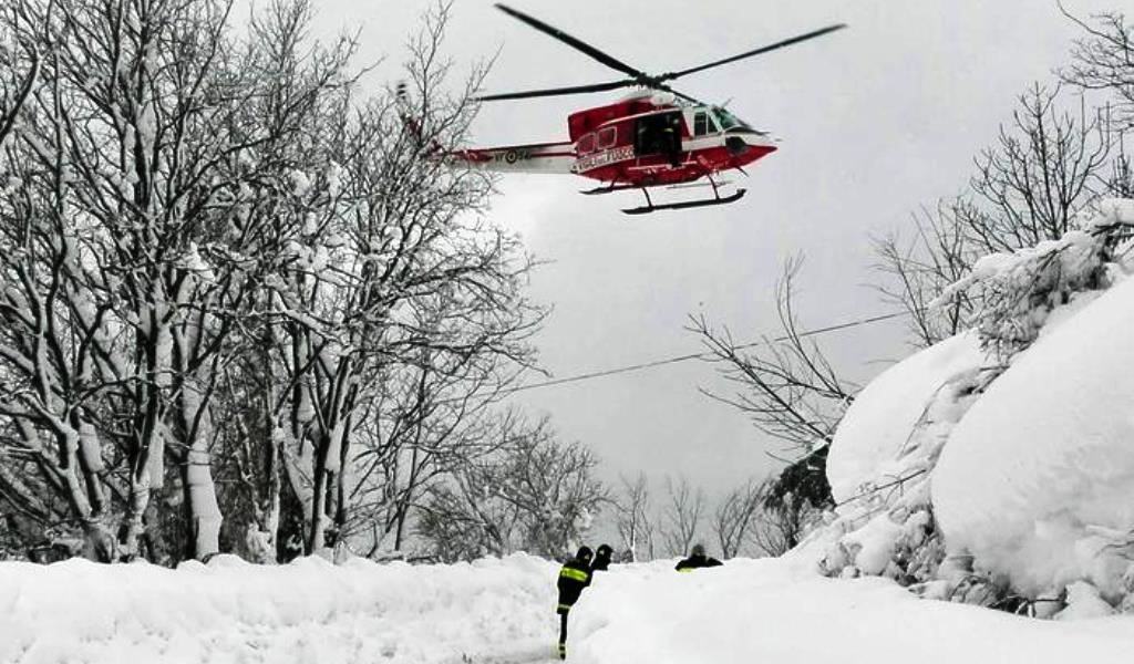 Hotel sotto la valanga, le condizioni drammatiche in cui operano i soccorsi [VIDEO]