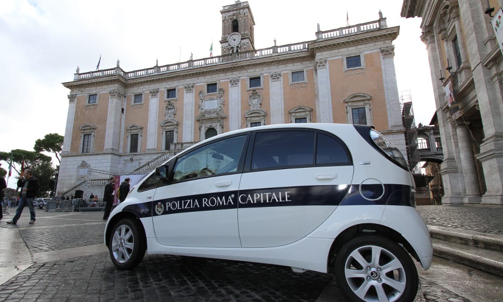 Violenza sessuale su una turista in un albergo: portiere arrestato dalla polizia