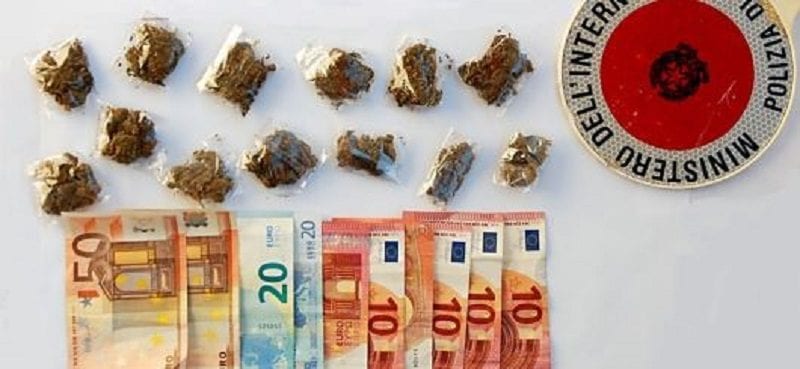 polizia-ps-113-stupefacenti-hashish-droga-soldi-800x369