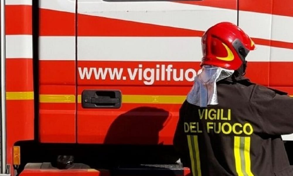 Roma: incendio e crolli al Baobab, ex centro per migranti