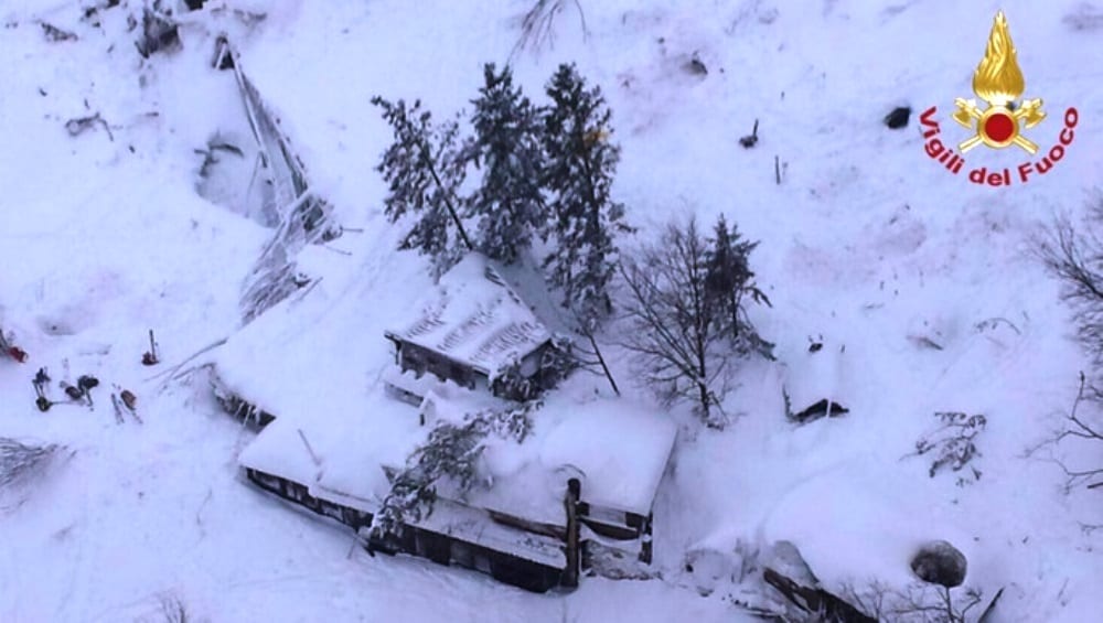 Terremoto, hotel spa in Abruzzo travolto da valanga di neve: "Ci sono tanti morti" [VIDEO]