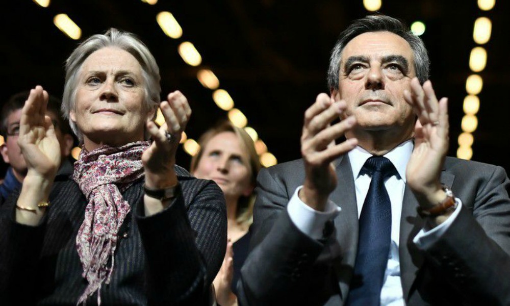 Francia, Fillon convocato dai giudici: "Non mi ritiro"