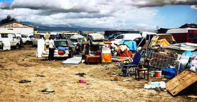 Incendio al Gran Ghetto, la baraccopoli degli "schiavi": due morti in Puglia