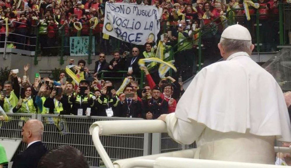 Papa Francesco a Milano: dalle Case Bianche al cuore della metropoli [VIDEO]