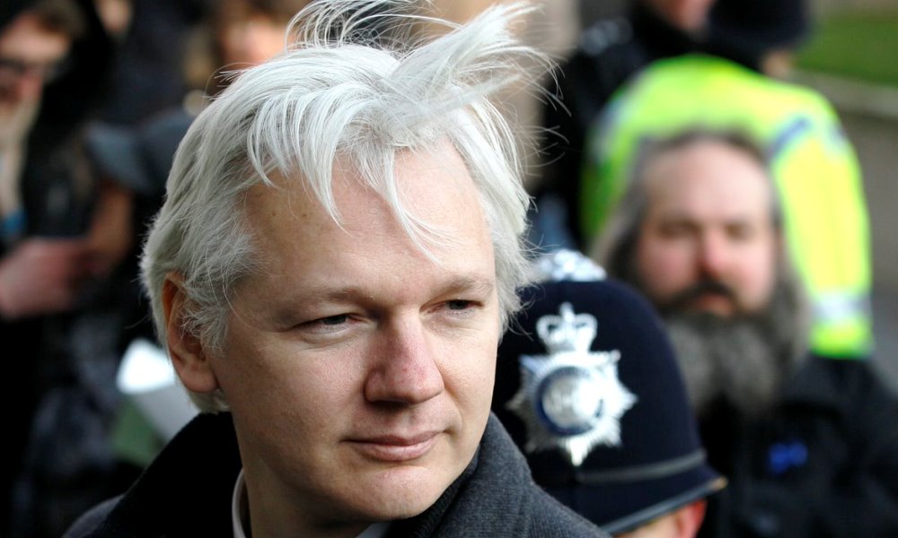 Wikileaks e la guerra delle cyber-armi: "Gli Usa ci spiano sui cellulari e dalla tv"