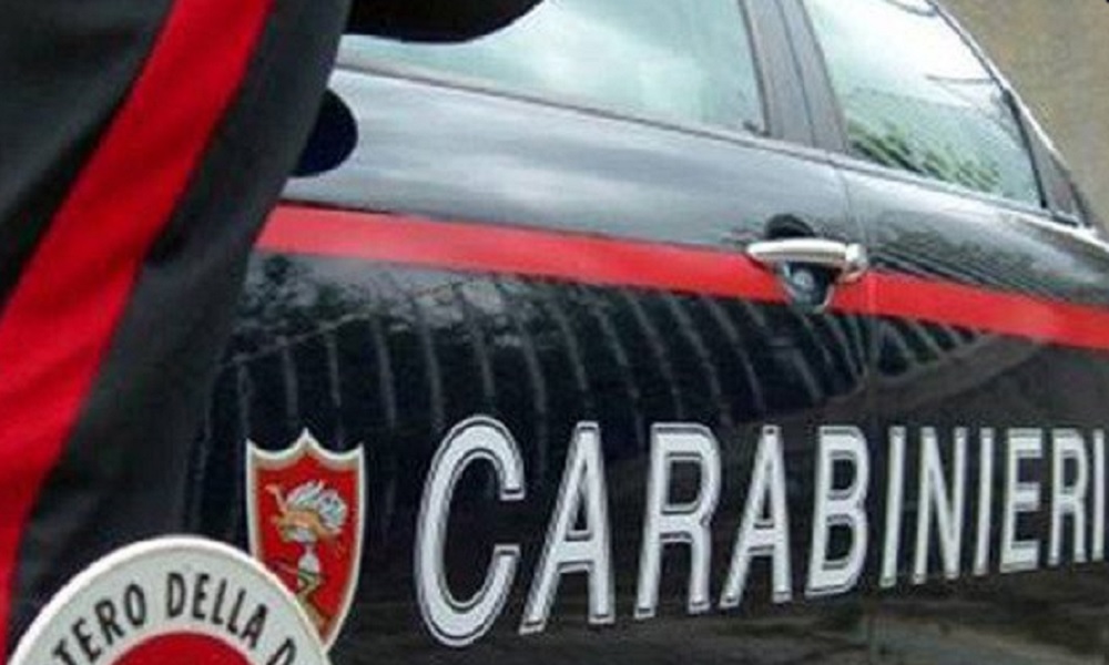 Arezzo, ragazza trovata morta seminuda in villa: overdose? Caccia a spacciatori