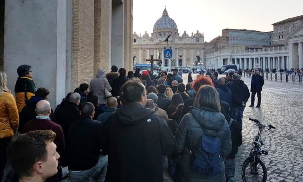 Roma, allarme bomba a San Pietro: valigia abbandonata