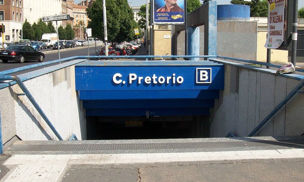 Roma: ragazzo cade sui binari della metro B, caos sulla linea. Incidente o tentato suicidio?