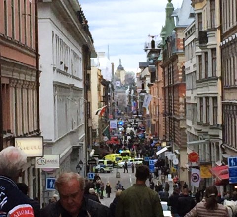 Svezia, camion contro la folla a Stoccolma: ci sono vittime