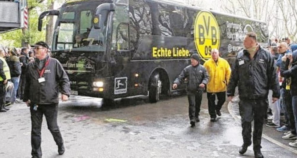 Calcio, esplosioni davanti al bus del Borussia Dortmund: ferito un giocatore