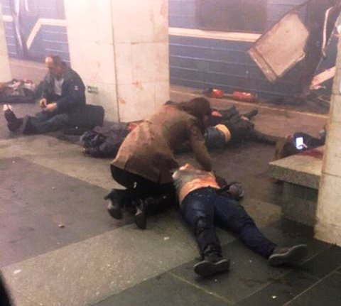 San Pietroburgo, esplosioni nella metropolitana: morti e feriti [VIDEO]