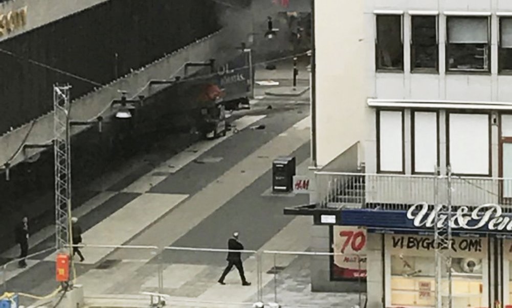 Svezia, camion contro la folla: ci sono vittime