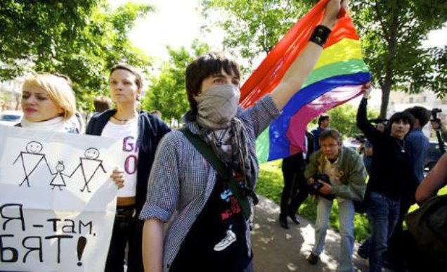 Orrore in Cecenia: "Omosessuali torturati in campi di prigionia"