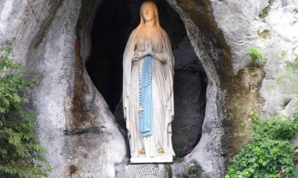 L'acqua benedetta di Lourdes è in vendita su Amazon