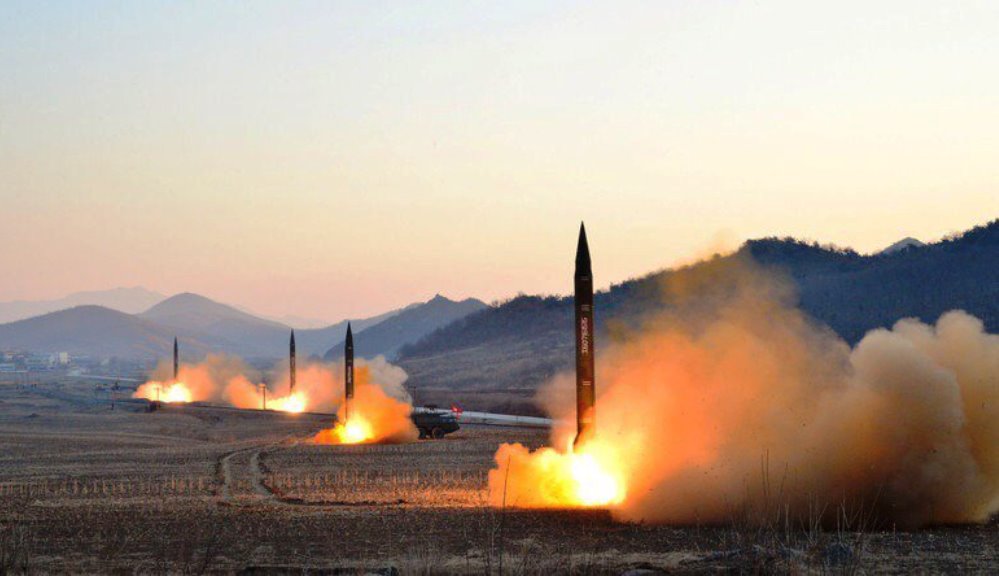 Navi Usa davanti alla Corea del Nord, Pyongyang: "Pronti e rispondere colpo su colpo"
