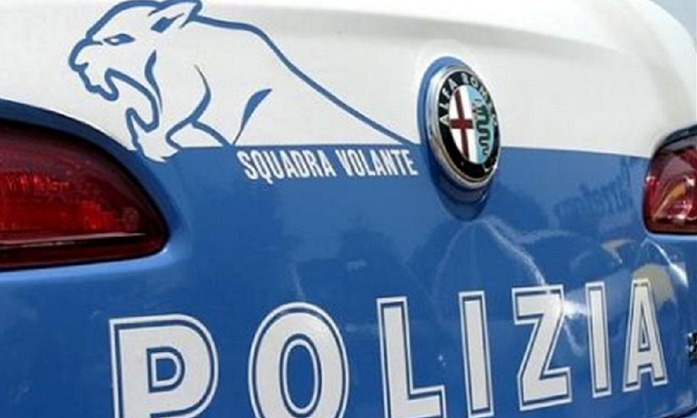 Genova, bambino rasato da due bulli mentre va a scuola. Ma è giallo