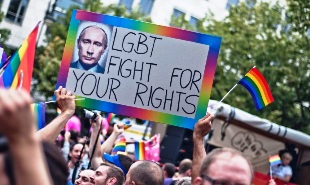 Mosca, protesta per le violenze sui gay in Cecenia: fermato attivista italiano