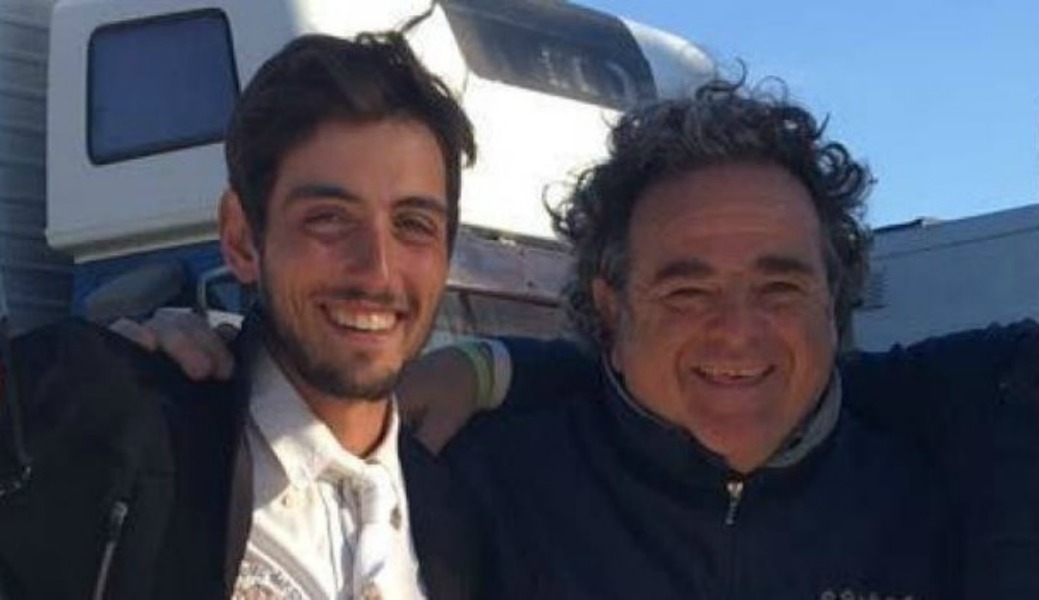 Omicidio di Osimo, il selfie shock del presunto assassino di Olindo Pinciaroli con l’arma del delitto