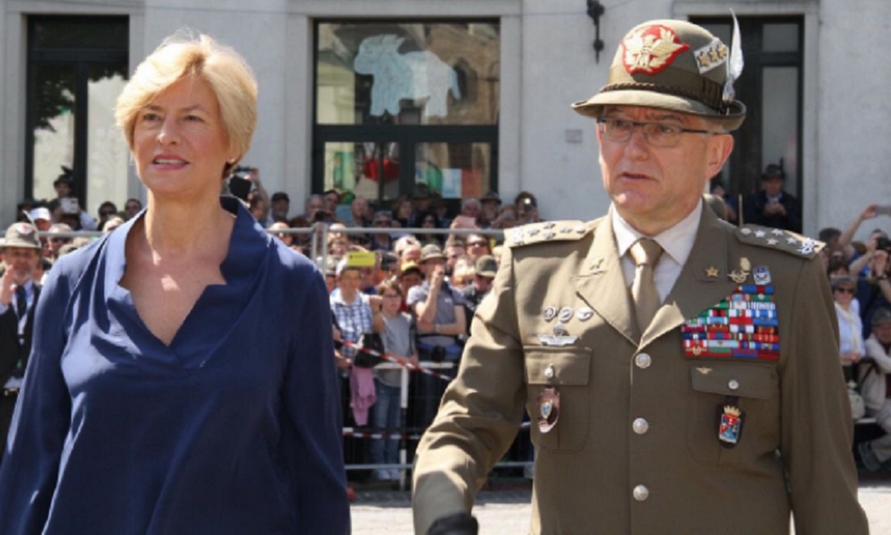 Ritorno leva obbligatoria: l'annuncio della ministra Pinotti