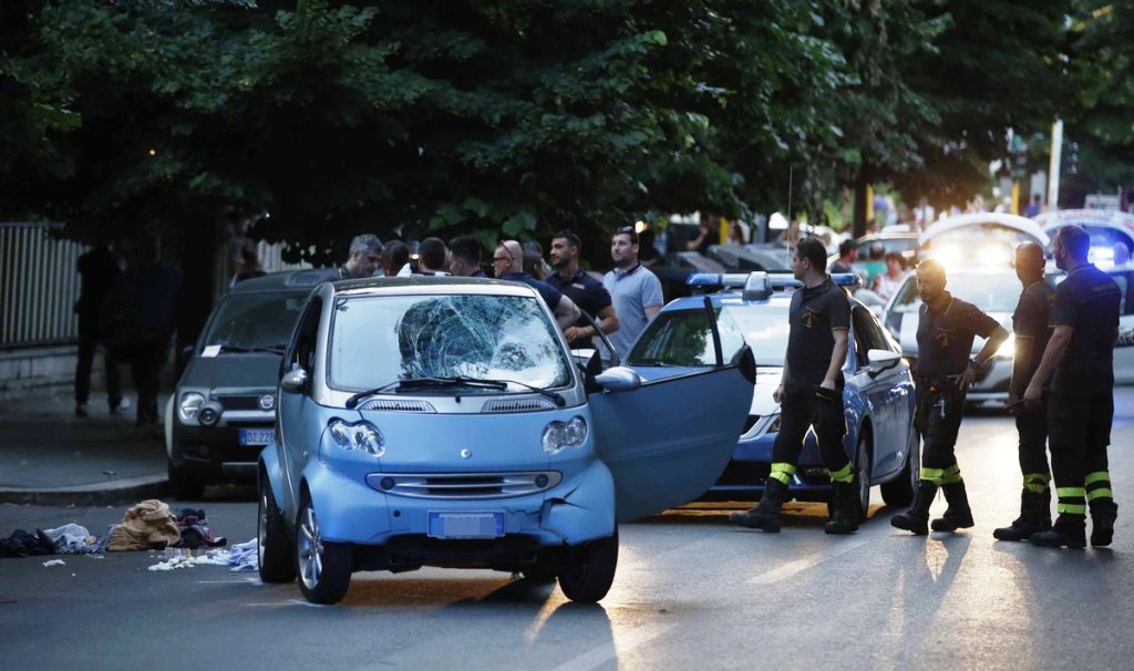 Passa col rosso e investe 8 pedoni: arrestata. Aveva assunto coca