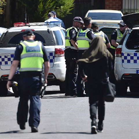 Attacco dell'Isis, terrore in Australia: ucciso un uomo, escort presa in ostaggio