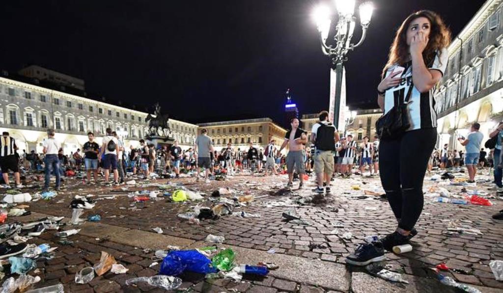 Juve-Real, falso allarme bomba in piazza a Torino: oltre mille feriti [VIDEO]
