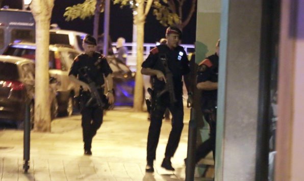 Dopo Barcellona attacco a Cambrils nella notte: 7 feriti, 5 terroristi uccisi [VIDEO]