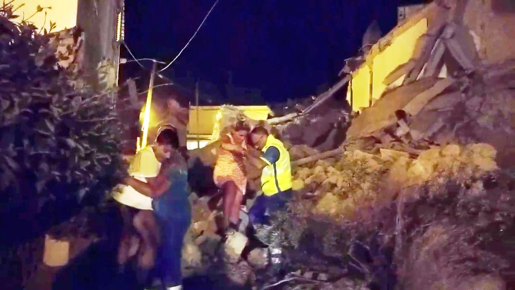 Ischia, violenta scossa di terremoto: morti, feriti e dispersi [VIDEO]